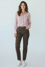 Plaza d'Amanté women's straight-leg brown trousers paired with a light pink button-down shirt and white sneakers